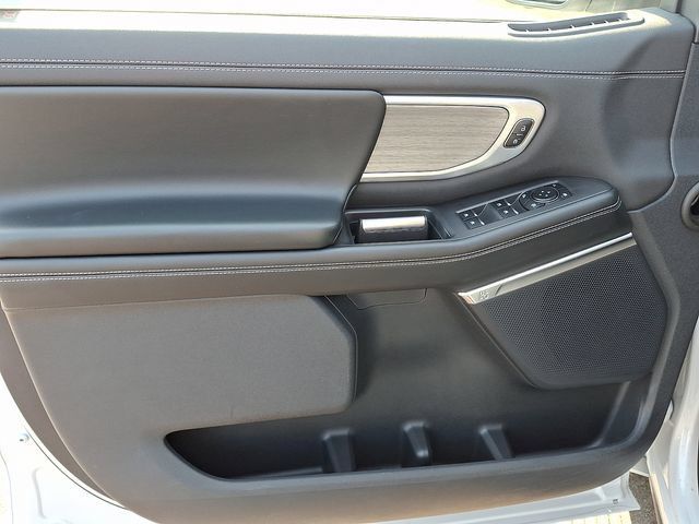 Used 2025 Ford Expedition Platinum AWD/4WD image 11