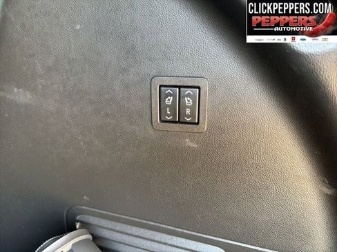 Used 2024 Buick Enclave Avenir w/ Avenir Technology Package image 17