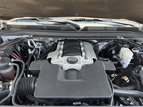 Used 2018 Cadillac Escalade Premium Luxury image 36