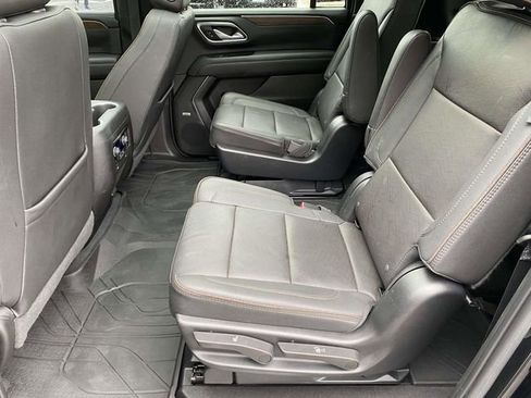 Used 2023 Chevrolet Suburban High Country image 18