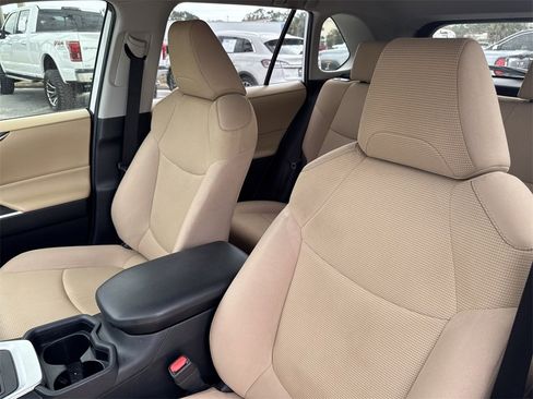 Used 2019 Toyota RAV4 LE image 23