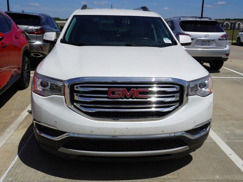 Used 2017 GMC Acadia SLT FWD image 2