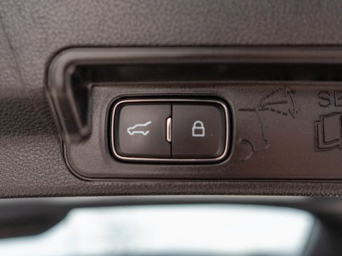 Used 2022 Ford Explorer XLT w/ Equipment Group 202A image 35