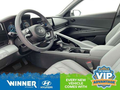New 2025 Hyundai Elantra Limited image 15