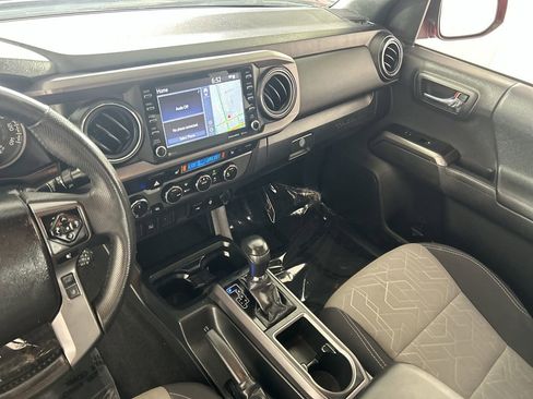 Used 2022 Toyota Tacoma TRD Off-Road w/ TRD Premium Off Road Package AWD/4WD image 23