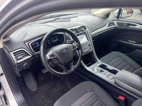 Used 2019 Ford Fusion SE FWD image 12