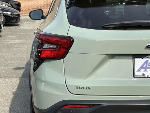 Used 2024 Chevrolet Trax ACTIV w/ Sunroof Package FWD image 13