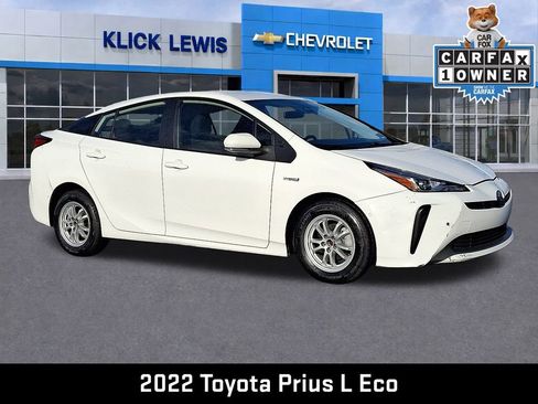 Used 2022 Toyota Prius LE image 1