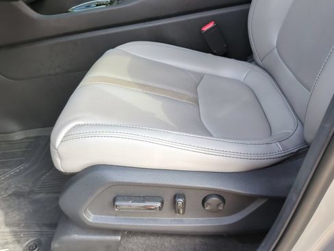 Used 2024 Honda Pilot Touring image 15