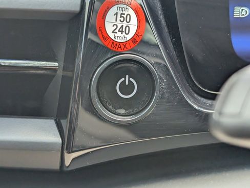 Certified 2025 Porsche Macan Electric image 22