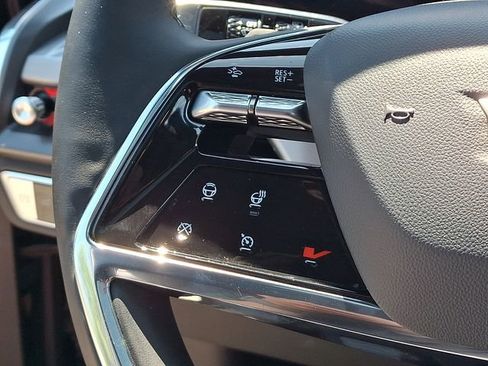 Certified 2026 Cadillac Vistiq Luxury AWD/4WD image 21