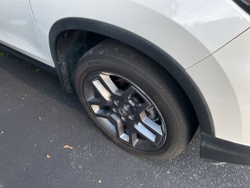 Used 2023 Honda Passport EX-L image 3