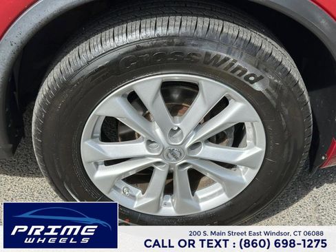 Used 2014 Nissan Rogue SV image 26