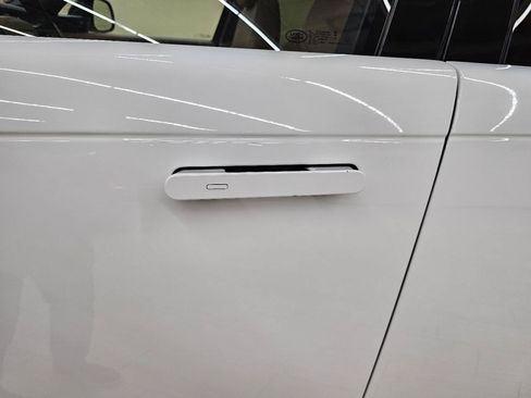 Used 2025 Land Rover Range Rover SE AWD/4WD image 12