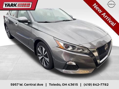 Used 2021 Nissan Altima 2.5 SV image 1