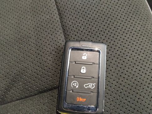 Used 2021 Jeep Grand Cherokee L Laredo image 32