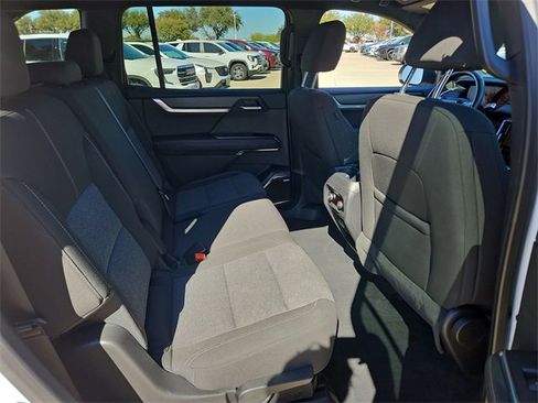 Used 2025 GMC Acadia Elevation image 27