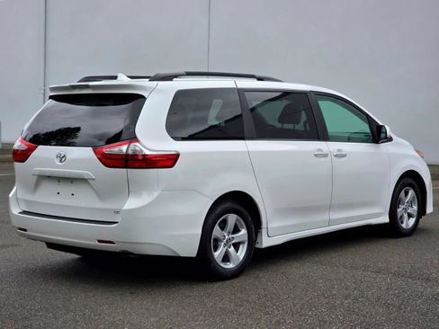 Used 2019 Toyota Sienna LE w/ LE Preferred Package FWD image 7