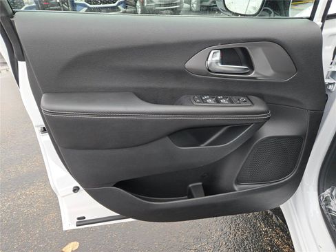 New 2026 Chrysler Voyager LX image 22