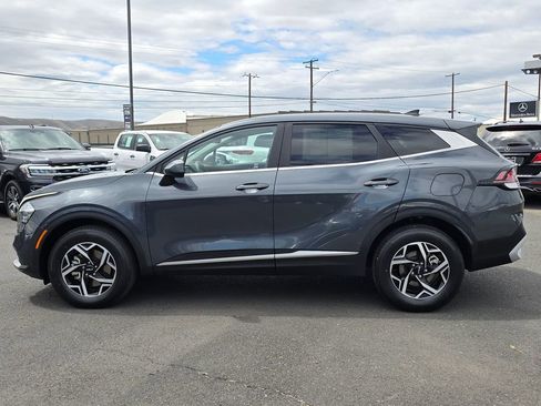 Used 2023 Kia Sportage LX AWD/4WD image 2