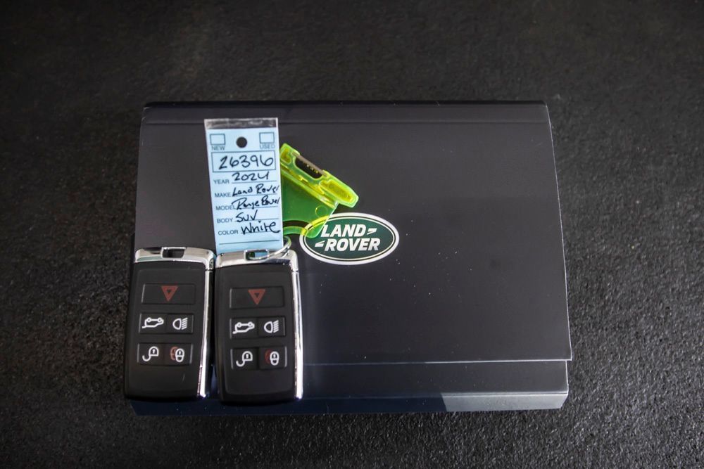 Used 2024 Land Rover Range Rover SE AWD/4WD image 45