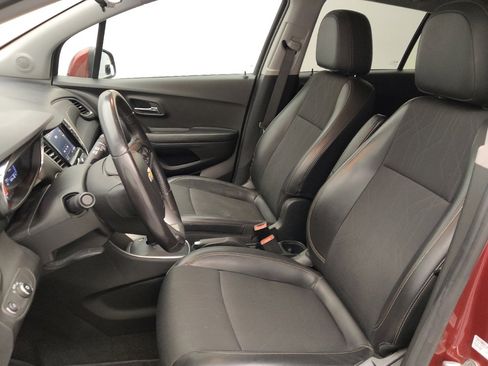 Used 2022 Chevrolet Trax LT w/ Driver Confidence Package AWD/4WD image 17