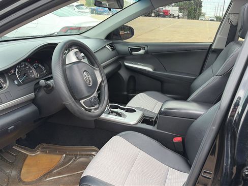 Used 2013 Toyota Camry SE FWD image 4