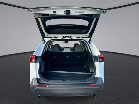 Used 2021 Toyota RAV4 XLE w/ Convenience Package FWD image 31