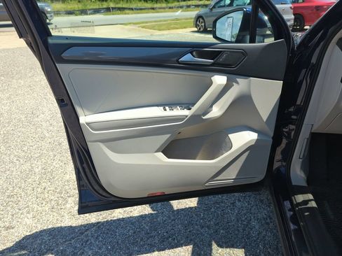 Used 2023 Volkswagen Tiguan SE FWD image 14