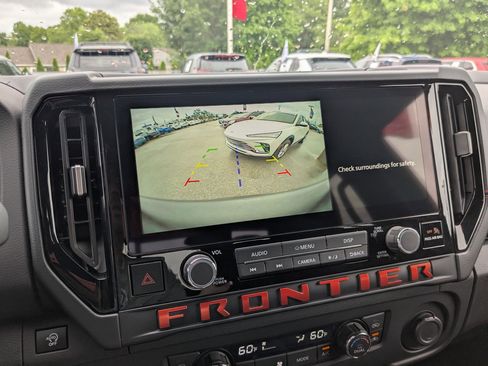 Used 2025 Nissan Frontier Pro-X RWD image 17