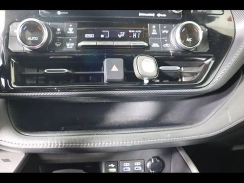 Used 2022 Toyota Highlander XSE AWD/4WD image 56