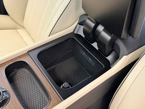 New 2026 Bentley Bentayga Extended Wheelbase AWD/4WD image 30