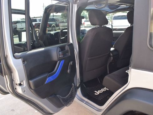 Used 2015 Jeep Wrangler Unlimited Sport w/ Connectivity Group image 10
