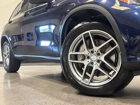 Used 2017 Mercedes-Benz GLC 300 4MATIC image 3