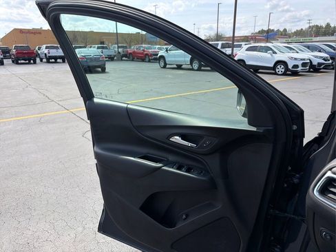 Used 2018 Chevrolet Equinox LT AWD/4WD image 17