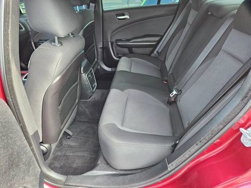 Used 2018 Dodge Charger SXT RWD image 11