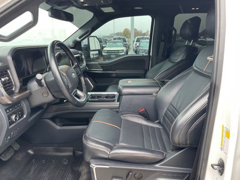 Used 2023 Ford F250 Platinum image 9