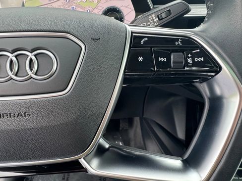 Used 2021 Audi e-tron Prestige w/ Prestige Package image 34
