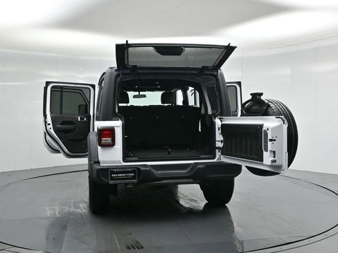 Used 2025 Jeep Wrangler Sport image 29