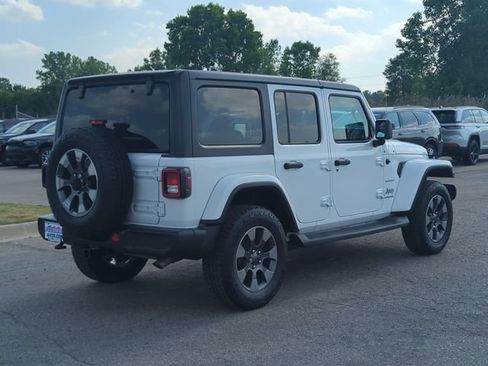 Used 2018 Jeep Wrangler Unlimited Sahara AWD/4WD image 3