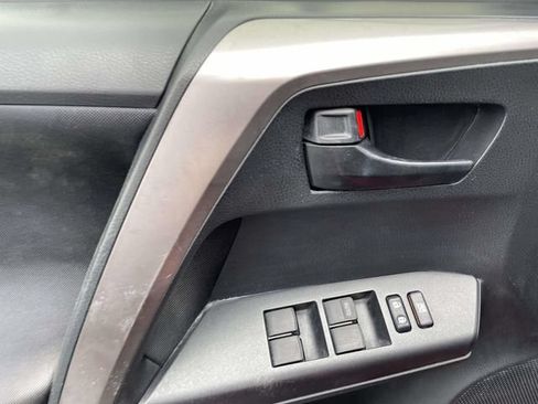 Used 2016 Toyota RAV4 LE FWD image 22