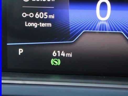 Used 2024 Volkswagen Taos SE image 35