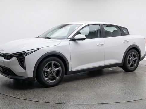 Used 2025 Kia K4 LXS image 3