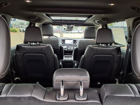 New 2026 Chrysler Pacifica Limited w/ S Appearance Package image 21