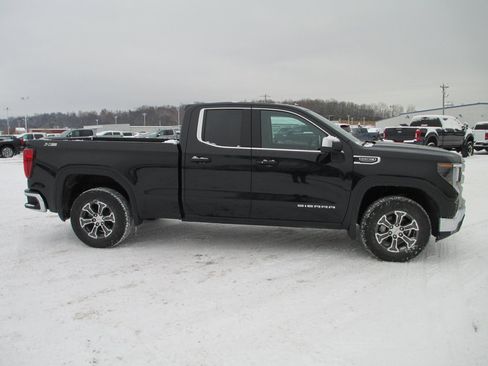New 2026 GMC Sierra 1500 SLE image 3