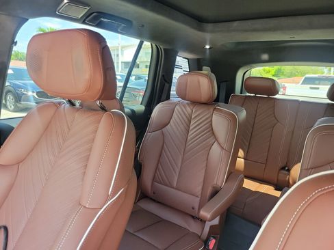 Used 2026 Cadillac Vistiq Platinum AWD/4WD image 28