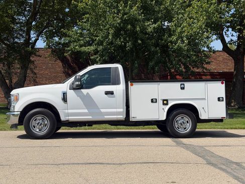 Used 2022 Ford F250 XL w/ Power Equipment Group RWD image 2