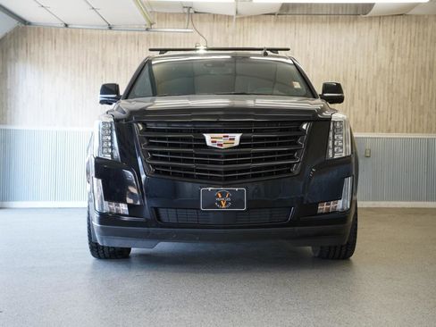 Used 2019 Cadillac Escalade ESV Platinum w/ Escalade Sport Edition image 2