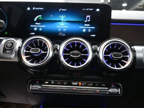 Used 2022 Mercedes-Benz GLB 250 4MATIC image 14