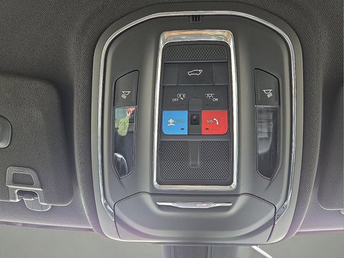 Used 2024 Jeep Grand Cherokee Limited w/ Black Appearance Package AWD/4WD image 21
